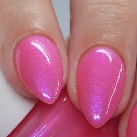 11 Pink Swirl Nail Ideas to Spin Into Summer